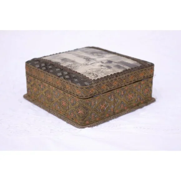 Vintage jewelry box 2 pretty flower girls, French brocade ribbon covered trinket - Picture 5 of 9